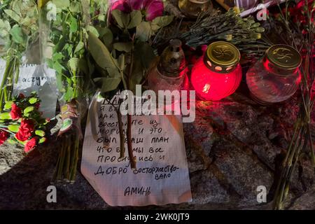 Breslau, Breslau, Polen. Februar 2024. Breslau verabschiedet sich von Alexej Nawalny unter dem Denkmal für die Opfer des Stalinismus. (Kreditbild: © Krzysztof Zatycki/ZUMA Press Wire) NUR REDAKTIONELLE VERWENDUNG! Nicht für kommerzielle ZWECKE! Stockfoto