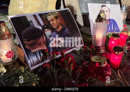 Breslau, Breslau, Polen. Februar 2024. Breslau verabschiedet sich von Alexej Nawalny unter dem Denkmal für die Opfer des Stalinismus. (Kreditbild: © Krzysztof Zatycki/ZUMA Press Wire) NUR REDAKTIONELLE VERWENDUNG! Nicht für kommerzielle ZWECKE! Stockfoto