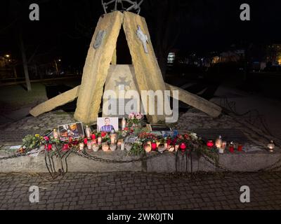 Breslau, Breslau, Polen. Februar 2024. Breslau verabschiedet sich von Alexej Nawalny unter dem Denkmal für die Opfer des Stalinismus. (Kreditbild: © Krzysztof Zatycki/ZUMA Press Wire) NUR REDAKTIONELLE VERWENDUNG! Nicht für kommerzielle ZWECKE! Stockfoto