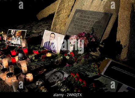 Breslau, Breslau, Polen. Februar 2024. Breslau verabschiedet sich von Alexej Nawalny unter dem Denkmal für die Opfer des Stalinismus. (Kreditbild: © Krzysztof Zatycki/ZUMA Press Wire) NUR REDAKTIONELLE VERWENDUNG! Nicht für kommerzielle ZWECKE! Stockfoto