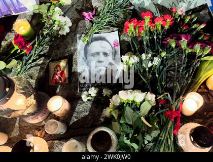 Breslau, Breslau, Polen. Februar 2024. Breslau verabschiedet sich von Alexej Nawalny unter dem Denkmal für die Opfer des Stalinismus. (Kreditbild: © Krzysztof Zatycki/ZUMA Press Wire) NUR REDAKTIONELLE VERWENDUNG! Nicht für kommerzielle ZWECKE! Stockfoto