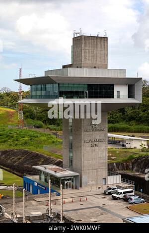 Agua Clara Schleusen mit Kontrollturm Panamakanal. Panama Stockfoto
