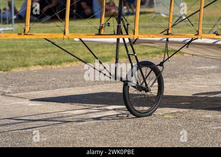 Eine Nachbildung des Fahrwerks eines Bleriot XI Flugzeugs aus der Geschichte der Luftfahrt Stockfoto