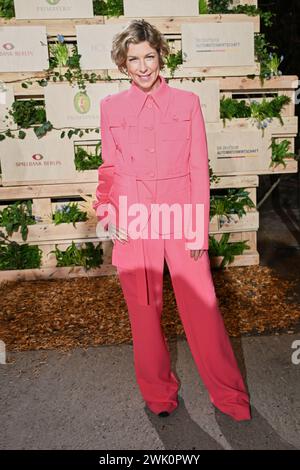 Berlin, Deutschland. Februar 2024. Stefanie Stappenbeck kommt zur MMB Party (Medienboard Berlin-Brandenburg) am Holzmarkt während der 74. Berlinale. Annette Riedl/dpa/Alamy Live News Stockfoto