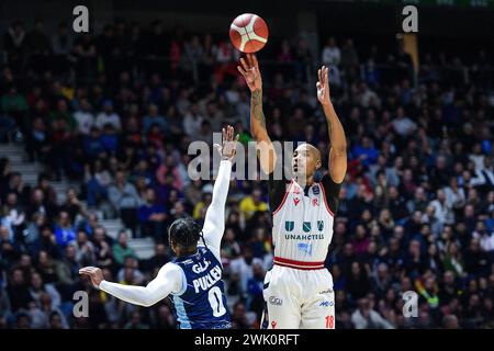 Torino, Italien. Februar 2024. UNAHOTELS Reggio Emilia Darion Atkins springt beim Halbfinalspiel der Frecciarossa Final Acht Basket zwischen UNAHOTELS Reggio Emilia und GeVi Napoli Basket in Turin Norditalien - Samstag, 17. FEBRUAR 2024. Sport - Basket (Foto: Marco Alpozzi/Lapresse) Credit: LaPresse/Alamy Live News Stockfoto