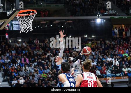 Torino, Italien. Februar 2024. UNAHOTELS Reggio Emilia Briante Weber springt beim Halbfinalspiel der Frecciarossa Final Acht Basket zwischen UNAHOTELS Reggio Emilia und GeVi Napoli Basket in Turin Norditalien - Samstag, 17. FEBRUAR 2024. Sport - Basket (Foto: Marco Alpozzi/Lapresse) Credit: LaPresse/Alamy Live News Stockfoto