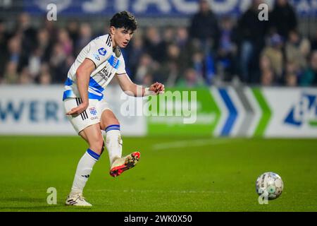 Zwolle, Niederlande. Februar 2024. ZWOLLE, NIEDERLANDE - 17. FEBRUAR: Anselmo Garcia MacNulty von PEC Zwolle gibt den Ball während des niederländischen Eredivisie-Spiels zwischen PEC Zwolle und Almere City FC im MAC³PARK stadion am 17. Februar 2024 in Zwolle, Niederlande. (Foto von Rene Nijhuis/Orange Pictures) Credit: Orange Pics BV/Alamy Live News Stockfoto