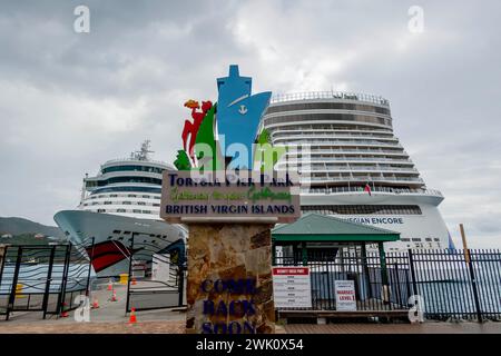 Road Town, Tortola, USA. Februar 2024. Norwegian Encore dockt in Tortola, BVI, an und erschließt karibische Wunder, wenn Passagiere aussteigen, um den Charme der Insel in ihrem unvergesslichen Urlaub zu genießen (Credit Image: © Walter G Arce SR Grindstone Medi/ASP) NUR REDAKTIONELLE VERWENDUNG! Nicht für kommerzielle ZWECKE! Stockfoto