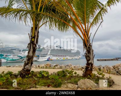 Puerto Plata, Puerto Plata, USA. 30. Januar 2024. Der Hafen Puerto Plata, Dominikanische Republik, begrüßt Kreuzfahrtschiffe und lädt Urlauber ein, während ihres Inselhüpfabenteuers den Charme der Karibik zu erkunden (Foto: © Walter G Arce SR Grindstone Medi/ASP) NUR ZUR REDAKTIONELLEN VERWENDUNG! Nicht für kommerzielle ZWECKE! Stockfoto