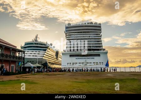 Road Town, Tortola, USA. Februar 2024. Norwegian Encore dockt in Tortola, BVI, an und erschließt karibische Wunder, wenn Passagiere aussteigen, um den Charme der Insel in ihrem unvergesslichen Urlaub zu genießen (Credit Image: © Walter G Arce SR Grindstone Medi/ASP) NUR REDAKTIONELLE VERWENDUNG! Nicht für kommerzielle ZWECKE! Stockfoto