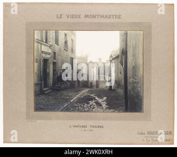Séeberger, Jules (Nr. 1872-D.1932), Old Montmartre: Eine Frau und drei Kinder vor einem Haus, 7 Sackgasse trainiert (aktuelle Rue Poulbot), 18. Arrondissement, Paris (Dummy-Titel), 1904-02-07. Gelatino-Silberbromid-Entnahme. Carnavalet Museum, Geschichte von Paris. Stockfoto