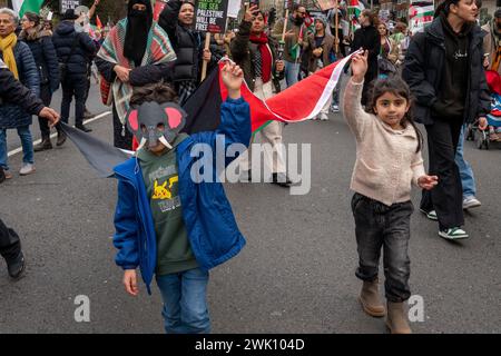 Zentrum von London, Großbritannien. Februar 2023. Zehntausende von Menschen marschierten von der Park Lane im Zentrum Londons zur israelischen Botschaft, der marsch war laut, aber friedlich. Quelle: Natasha Quarmby/Alamy Live News Stockfoto