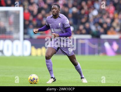 London, Großbritannien. Februar 2024. Ibrahima Konaté aus Liverpool während des Spiels der Premier League im Gtech Community Stadium in London. Der Bildnachweis sollte lauten: Paul Terry/Sportimage Credit: Sportimage Ltd/Alamy Live News Stockfoto