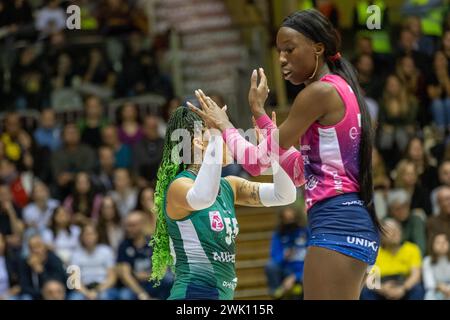 Triest, Italien. Februar 2024. Paola Egonu (Allianz VV Milano) beim FinalFour Italian Cup Frecciarossa 2024 Spiel zwischen Allianz VeroVolley Milano und Savino Del Bene Scandicci in PalaTrieste, Triest, Italien am Februar 2024 im Halbfinale - Allianz VV Milano gegen Savino Del Bene Scandicci, italienisches Volleyball-Cup-Spiel in Triest, Italien, Italien, 17. Februar 2024 Credit: Independent Photo Agency/Alamy Live News Stockfoto