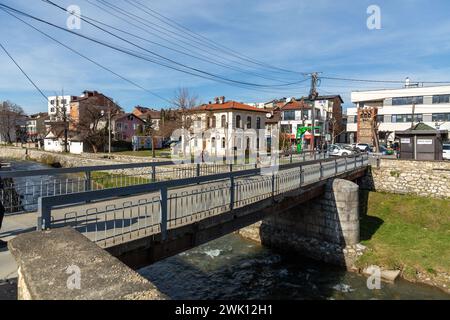 Prizren, Kosovo - 6. Februar 2024: Das erste regionale Kulturerbe-Zentrum auf dem Balkan ist ein Büro in Prizren, Kosovo in Remzi Ademaj. Stockfoto