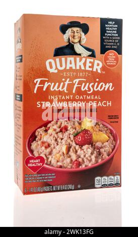 Winneconne, WI - 10. Februar 2024: Ein Paket Quaker Fruit Fussion Instant Haferflocken auf einem isolierten Hintergrund. Stockfoto