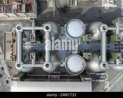 Die Eier des Gäreiers der Newtown Creek Wastewater Treatment Plant in Greenpoint, Brooklyn. Stockfoto