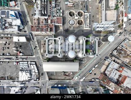 Die Eier des Gäreiers der Newtown Creek Wastewater Treatment Plant in Greenpoint, Brooklyn. Stockfoto