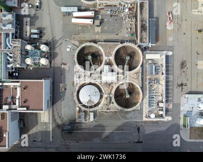 Die Eier des Gäreiers der Newtown Creek Wastewater Treatment Plant in Greenpoint, Brooklyn. Stockfoto