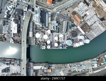 Die Eier des Gäreiers der Newtown Creek Wastewater Treatment Plant in Greenpoint, Brooklyn. Stockfoto