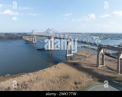 Die Outerbridge Crossing ist eine Cantilever-Brücke, die den Arthur Kill überspannt. Die "Outerbridge", verbindet wie es oft genannt wird, Perth Amboy, New Jersey Stockfoto