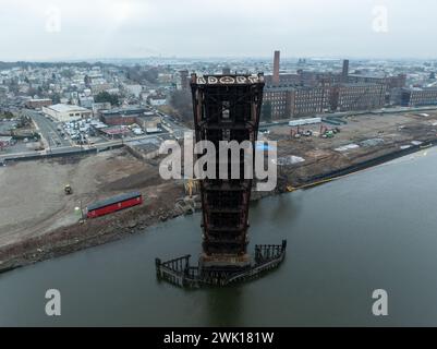 Aus der Luft der Newark, NJ und NX Bridge über den Passaic River. Stockfoto