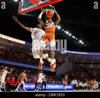 17. Februar 2024: Houston, Texas, USA: Texas-Stürmer DILLON MITCHELL (23) spielt am 17. Februar 2024 in Houston gegen Houston-Stürmer Ja’vier Francis (5). Houston gewann 82:61. (Kreditbild: © Scott Coleman/ZUMA Press Wire) NUR REDAKTIONELLE VERWENDUNG! Nicht für kommerzielle ZWECKE! Stockfoto