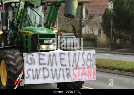 17. Februar 2024, GÃ¶ttingen, Niedersachsen: Landwirte in Deutschland protestieren erneut mit Traktoren gegen die Agrarpolitik des Bundes. Seit Samstagmorgen demonstrieren Landwirte auf der Straße, indem sie die Hupe des Traktors aufblasen. (Kreditbild: © Tubal Sapkota/Pacific Press via ZUMA Press Wire) NUR REDAKTIONELLE VERWENDUNG! Nicht für kommerzielle ZWECKE! Stockfoto