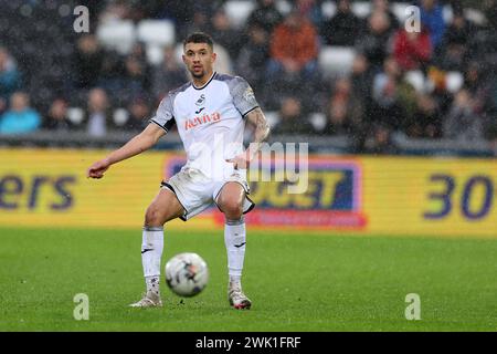 Swansea, Großbritannien. Februar 2024. Nathan Wood aus Swansea City in Aktion. EFL Skybet Meisterschaftsspiel Swansea City gegen Ipswich Town im Stadion Swansea.com in Swansea, Wales am Samstag, den 17. Februar 2024. Dieses Bild darf nur für redaktionelle Zwecke verwendet werden. Nur redaktionelle Verwendung, Bild von Andrew Orchard/Andrew Orchard Sportfotografie/Alamy Live News Credit: Andrew Orchard Sportfotografie/Alamy Live News Stockfoto