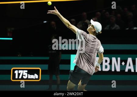 Jannik Sinner of Italy gegen Milos Raonic aus Kanada, Viertelfinale bei den ABN Amro Open 2024, ATP 500 Tennis Turnier am 16. Februar 2024 in Rotterdam, Niederlande Stockfoto