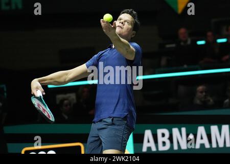 Milos Raonic aus Kanada gegen Jannik Sinner aus Italien, Viertelfinale beim ABN Amro Open 2024, ATP 500-Tennisturnier am 16. Februar 2024 in Rotterdam, Niederlande Stockfoto