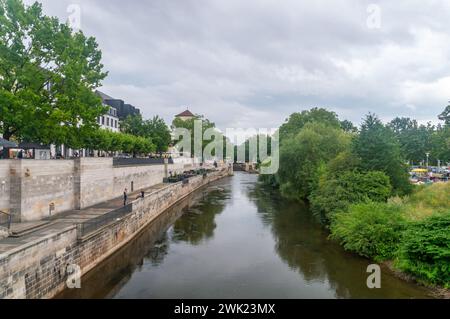 Hannover, Deutschland - 29. Juli 2023: Die Leine bei bewölktem Tag. Stockfoto