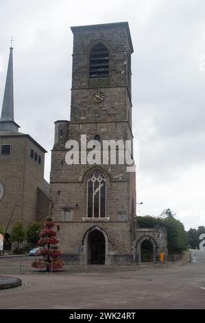 Saint-Ghislain, Belgien - 6. August 2023: Turm der alten Kirche. Stockfoto