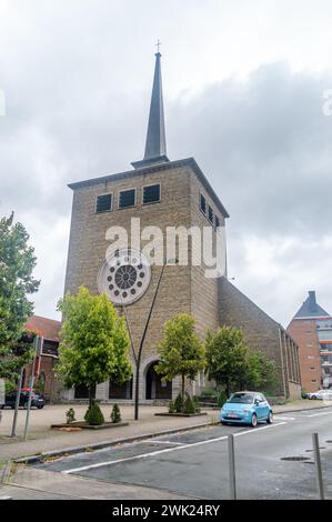 Saint-Ghislain, Belgien - 6. August 2023: Die alte Kirche in Saint-Ghislain. Stockfoto