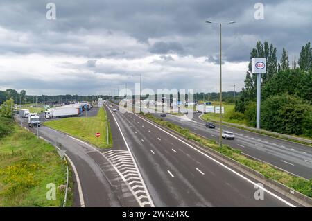 Saint-Ghislain, Belgien - 6. August 2023: Autobahn in Belgien. Stockfoto