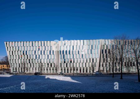 Moderne Architektur des Hauptsitzes der OP-ryhmä oder der OP Financial Group in Gebhardinaukio 1 an einem sonnigen Wintertag in Helsinki, Finnland Stockfoto