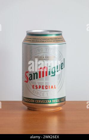 Pruszcz Gdanski, Polen - 27. September 2023: Dose von San Miguel Special Beer. Stockfoto