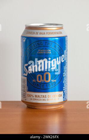 Pruszcz Gdanski, Polen - 27. September 2023: Dose des spanischen San Miguel alkoholfreien Bieres. Stockfoto