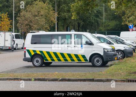 De Lutte, Nederland - 21. Oktober 2023: Auto des Zollhauses (douane) in Nederland. Stockfoto