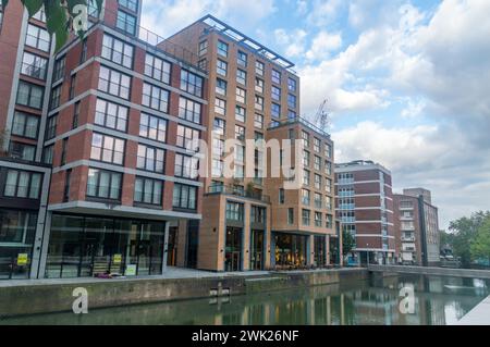 Rotterdam, Nederland - 22. Oktober 2023: Apartments in der Innenstadt von Rotterdam. Stockfoto