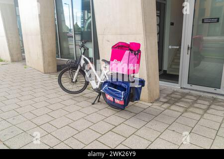 Rotterdam, Nederland - 22. Oktober 2023: Flink Lieferrad. Stockfoto