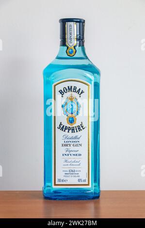 Pruszcz Gdanski - 24. Dezember 2023: Bombay Sapphire London Dry Gin. Stockfoto