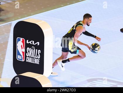 Indianapolis, USA. Februar 2024. Indiana Pacers Guard Tyrese Haliburton dribbelt am 17. Februar 2024 bei der Skills Challenge während der NBA All-Star 2024 im Lucas Oil Stadium in Indianapolis, USA. Quelle: Joel Lerner/Xinhua/Alamy Live News Stockfoto