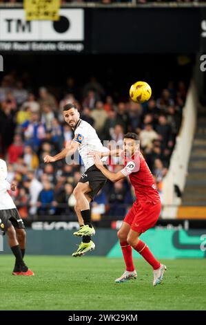 Jesus Navas von Sevilla FC, Jose Gaya von Valencia CF in der Regular Season Runde 25 von La Liga EA Sport am 17. Februar 2024 in der Mestalla Sta Stockfoto