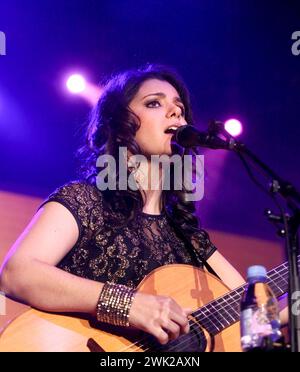 09.03.2011, Deutschland, Sachsen, Dresden, auf dem Foto die Sängerin Ketevan Katie Melua, hier während eines Konzertes in der Messe Dresden, Messehalle 1, im Ostragehege fotografiert *** 09 03 2011, Germany, Sachsen, Dresden, auf dem Foto die Sängerin Ketevan Katie Melua, hier während eines Konzertes in der Messe Dresden fotografiert, Messehalle 1, im Ostragehege Stockfoto