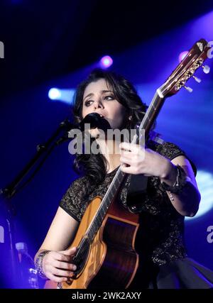 09.03.2011, Deutschland, Sachsen, Dresden, auf dem Foto die Sängerin Ketevan Katie Melua, hier während eines Konzertes in der Messe Dresden, Messehalle 1, im Ostragehege fotografiert *** 09 03 2011, Germany, Sachsen, Dresden, auf dem Foto die Sängerin Ketevan Katie Melua, hier während eines Konzertes in der Messe Dresden fotografiert, Messehalle 1, im Ostragehege Stockfoto