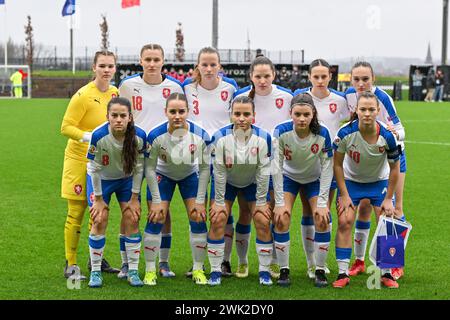 Spieler der Tschechischen Republik mit Lucie Kroupova (10) aus Tschechien, Torhüterin Natalie Zizkova (23) aus Tschechien, Kristyna Bartosova (8) aus Tschechien, Zuzana Vavrlova (4) aus Tschechien, Karolina Krupnikova (15) aus Tschechien, Adela Trachtova (9) aus Tschechien, Nikola Sotova (19) aus Tschechien Nikola Lesakova (5) aus Tschechien, Klara Danickova (3) aus Tschechien und Denisa Rancova (18) aus Tschechien, dargestellt während eines Freundschaftsspiels zwischen den Nationalfrauen unter 17 Mannschaften aus Belgien und Tschechien am Mittwoch, den 14. Februar 2024 in Tubize, Belgien. FOTO SPORTPIX | David Catry Stockfoto