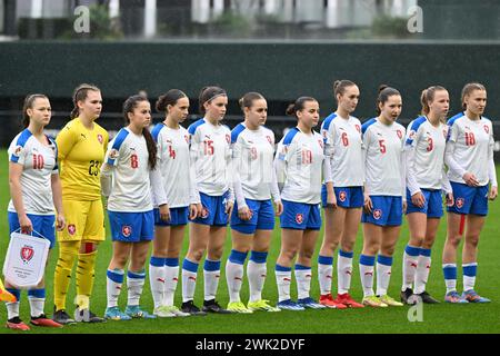 Spieler der Tschechischen Republik mit Lucie Kroupova (10) aus Tschechien, Torhüterin Natalie Zizkova (23) aus Tschechien, Kristyna Bartosova (8) aus Tschechien, Zuzana Vavrlova (4) aus Tschechien, Karolina Krupnikova (15) aus Tschechien, Adela Trachtova (9) aus Tschechien, Nikola Sotova (19) aus Tschechien Nikola Lesakova (5) aus Tschechien, Klara Danickova (3) aus Tschechien und Denisa Rancova (18) aus Tschechien, dargestellt während eines Freundschaftsspiels zwischen den Nationalfrauen unter 17 Mannschaften aus Belgien und Tschechien am Mittwoch, den 14. Februar 2024 in Tubize, Belgien. FOTO SPORTPIX | David Catry Stockfoto