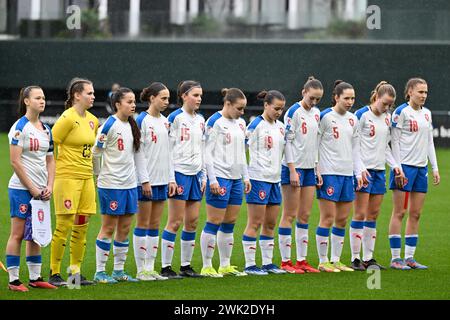 Spieler der Tschechischen Republik mit Lucie Kroupova (10) aus Tschechien, Torhüterin Natalie Zizkova (23) aus Tschechien, Kristyna Bartosova (8) aus Tschechien, Zuzana Vavrlova (4) aus Tschechien, Karolina Krupnikova (15) aus Tschechien, Adela Trachtova (9) aus Tschechien, Nikola Sotova (19) aus Tschechien Nikola Lesakova (5) aus Tschechien, Klara Danickova (3) aus Tschechien und Denisa Rancova (18) aus Tschechien, dargestellt während eines Freundschaftsspiels zwischen den Nationalfrauen unter 17 Mannschaften aus Belgien und Tschechien am Mittwoch, den 14. Februar 2024 in Tubize, Belgien. FOTO SPORTPIX | David Catry Stockfoto