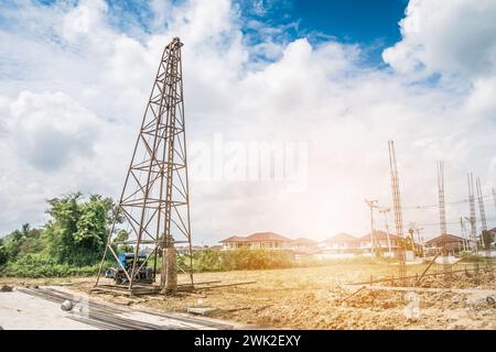 Pfahlfahrer auf der Baustelle des Hauses Stockfoto